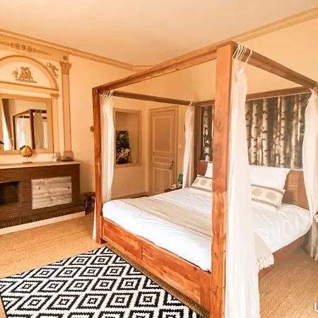 Jolly Chateau - Family And Friends Bed & Breakfast *