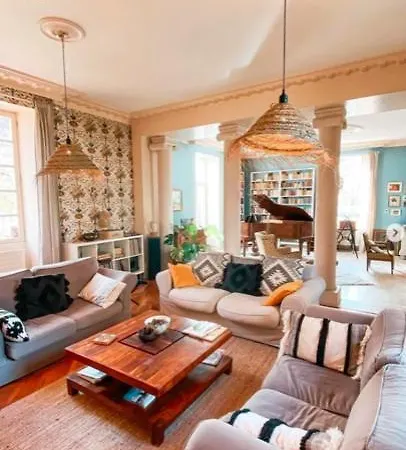 Jolly Chateau - Family And Friends Bed & Breakfast