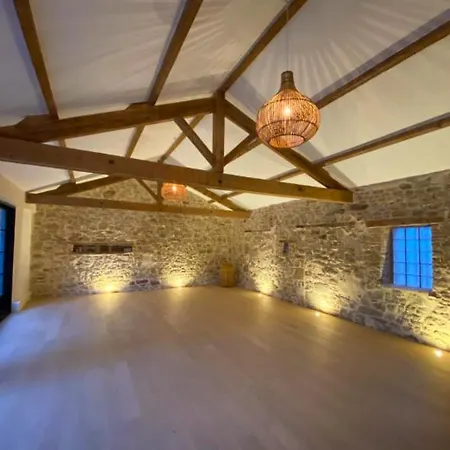 Jolly Chateau - Family And Friends Bed & Breakfast *
