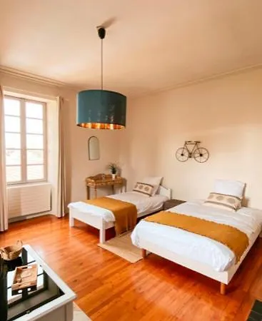 Jolly Chateau - Family And Friends Bed & Breakfast *